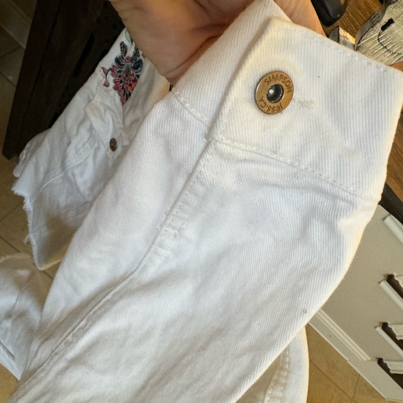 Jessica Simpson Crop White Denim Jacket Embroidered Frayed Hem – Size 1X - Picture 7 of 12